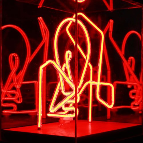 najdesign_light_bulb_neon_sign_trophy